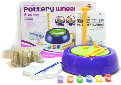 Cute Sunlight Making Pot with Help of Pottery Wheel Cute Sunlight Making Pot with Help of Pottery Wheel