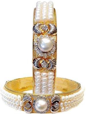 40% OFF on Sri Kapi Pearls natural pearls 1 pair simple white Alloy Yellow Gold Plated Bangle Set Pack of 2