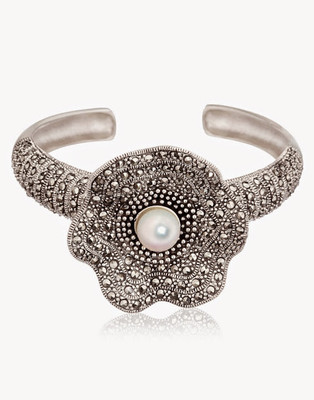 30% OFF on Mallika Jewellery Silver Pearl Silver Plated Cuff 30% OFF on Mallika Jewellery Silver Pearl Silver Plated Cuff