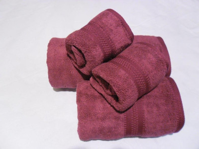 12% OFF on Bombay Dyeing Cotton Set of Towels