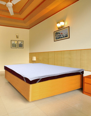 72% OFF on Indigo Hometex Polyester, Cotton Double Bed Cover 72% OFF on Indigo Hometex Polyester, Cotton Double Bed Cover