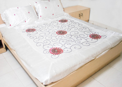 2% OFF on Rossworld Polyester Double Bed Cover 2% OFF on Rossworld Polyester Double Bed Cover