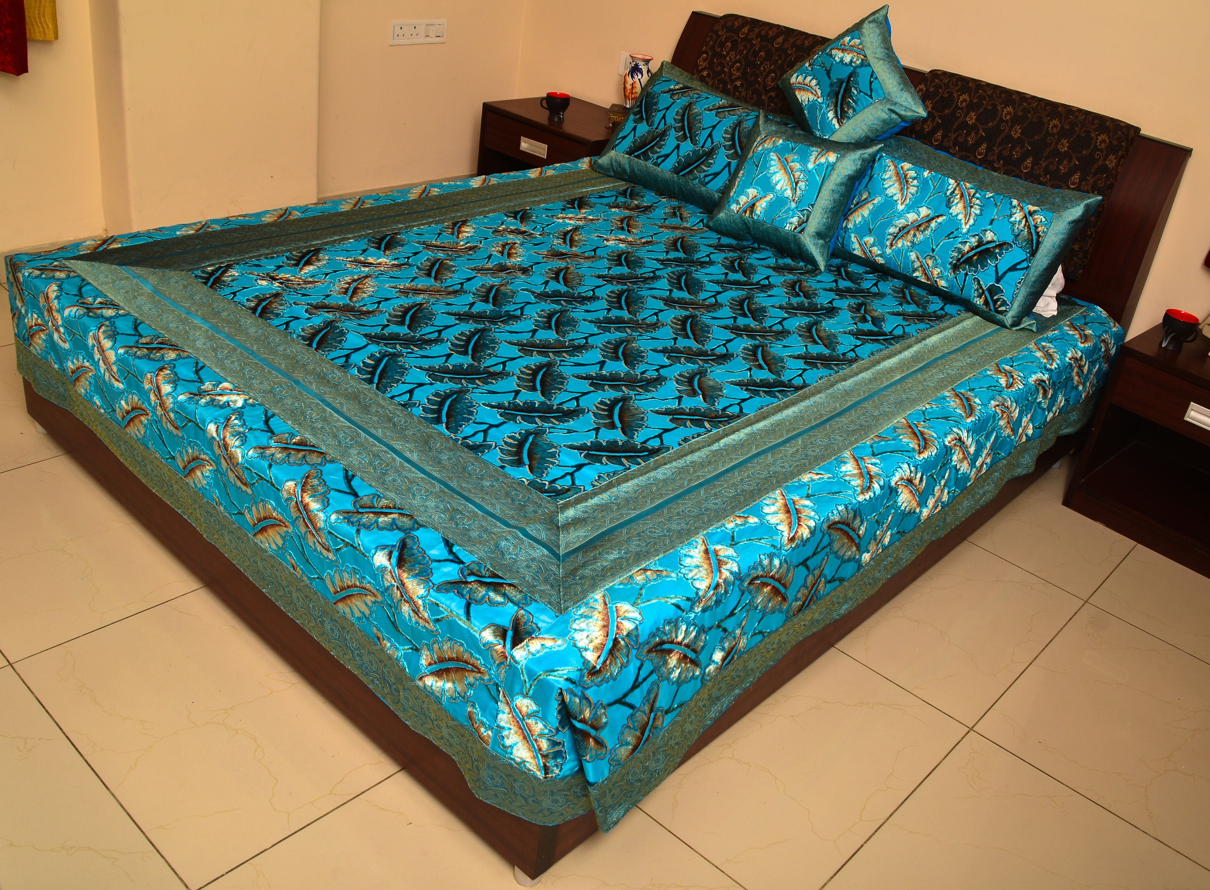 25% OFF on Sukriti Velvet, Silk, Cotton King Bed Cover