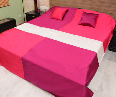 65% OFF on Home Kouture Polyester, Silk Double Bed Cover