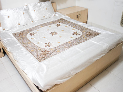 4% OFF on Rossworld Polyester Double Bed Cover 4% OFF on Rossworld Polyester Double Bed Cover