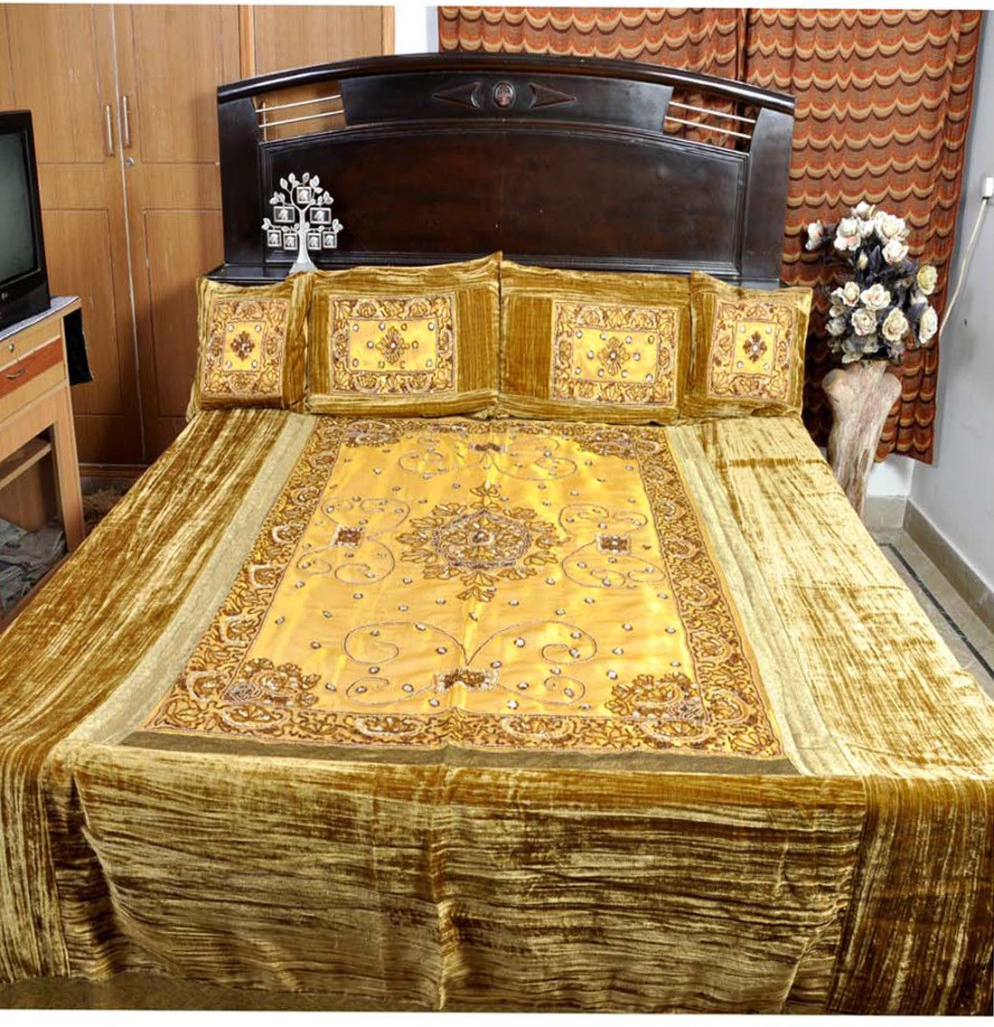 50% OFF on Nonch Le Silk Double Bed Cover 50% OFF on Nonch Le Silk Double Bed Cover