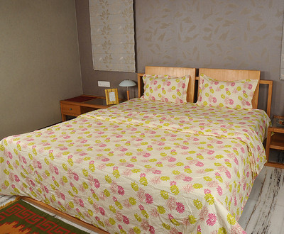 39% OFF on Rajrang Elegant Floral Pattern Screen Print Cotton Bedding Set 39% OFF on Rajrang Elegant Floral Pattern Screen Print Cotton Bedding Set