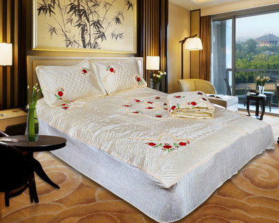 51% OFF on Easy clean Ethnic Satin Bedding Set 51% OFF on Easy clean Ethnic Satin Bedding Set