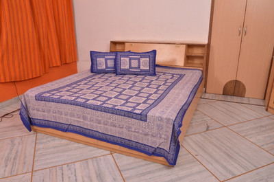 60% OFF on Bedsheet Bazaar Cotton Floral Queen sized Double Bedsheet