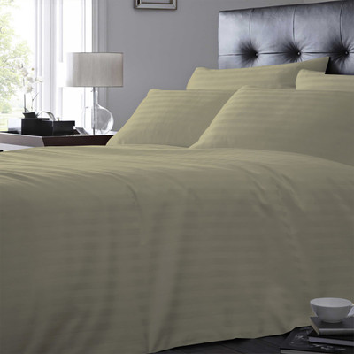 5% OFF on LNT Cotton Striped Large Bedsheet