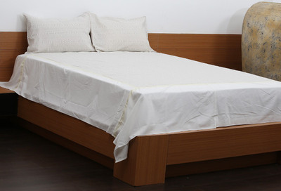 50% OFF on Flazee Cotton Printed King Bedsheet 1 BedSheet, 2Pillow Cover, Grey