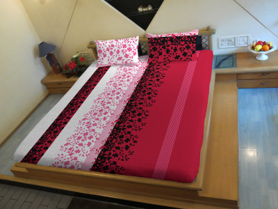 50% OFF on Hemlines Polycotton Floral Double Bedsheet 1Bedsheet, 2 Pillow Covers, Multicolor 50% OFF on Hemlines Polycotton Floral Double Bedsheet 1Bedsheet, 2 Pillow Covers, Multicolor