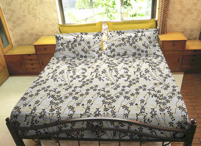 50% OFF on Hemlines Cotton Printed Double Bedsheet 1 Bedsheet, 2 Pillow Covers, Grey, White