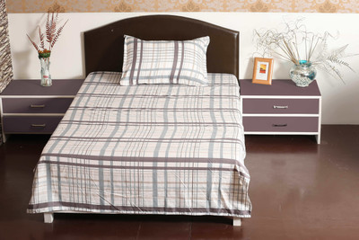 63% OFF on Aalidhra Polyester Silk Blend Checkered Single Bedsheet 63% OFF on Aalidhra Polyester Silk Blend Checkered Single Bedsheet