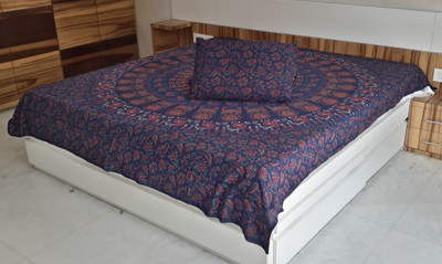 33% OFF on Exkklusiv Rajasthan Cotton Abstract Double Bedsheet 1 Bedsheet, 2 Pillow Covers, Indigo