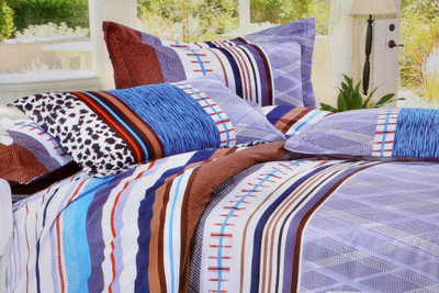 33% OFF on Valtellina Polyester Floral Double King Bedsheet