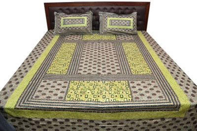 60% OFF on Buy Clues Cotton Geometric Double Bedsheet