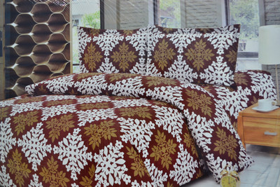 30% OFF on Style n Comfort Polycotton Printed Double Bedsheet Double Bedsheet, Two Pillow Covers, Multicolor