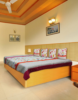 25% OFF on Moonleaf Striped Queen Quilt & Comforter 25% OFF on Moonleaf Striped Queen Quilt & Comforter