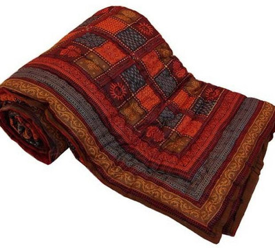 32% OFF on GRJ India Printed Double Quilt