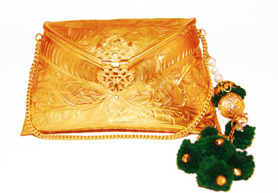10% OFF on Ruhmet Embossed Gold with Drops Of Green Tassel Women Casual, Party, Wedding Gold Metal Clutch