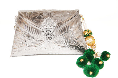 10% OFF on Ruhmet Embossed Gold With Drops Of Green Tassel Women Casual, Party, Wedding Silver Metal Clutch