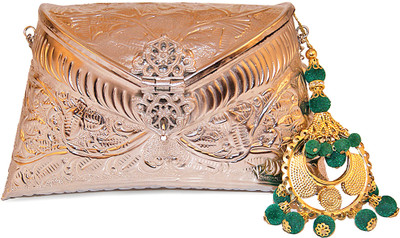 10% OFF on Ruhmet Embossed Silver with Green Chand Baali Detail Tassel Women Casual, Party, Wedding Silver Metal Clutch