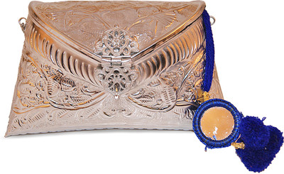 10% OFF on Ruhmet Embossed Silver with Blue Mirror Work Tassel Women Casual, Party, Wedding Silver Metal Clutch