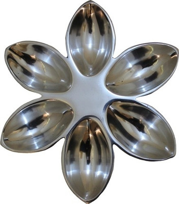 50% OFF on Elliss Collections Deepam Aluminium Decorative Platter Silver 50% OFF on Elliss Collections Deepam Aluminium Decorative Platter Silver