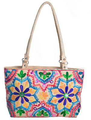 56% OFF on Baghut Style Woolen Shoulder Bag Off White-08