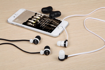 Zoook Noise Pair of 2 Noise-Isolating Earphones with Splitter Noise Isolating Earphone Wired Headphones (Black & White, In the Ear) 