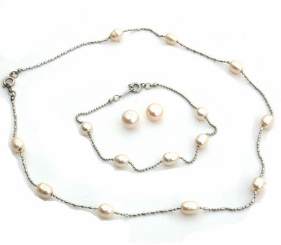 54% OFF on Nisa Pearls Mother of Pearl Jewel Set White 54% OFF on Nisa Pearls Mother of Pearl Jewel Set White