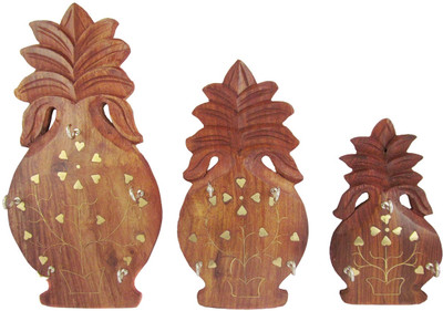 33% OFF on Pindia Fancy Set of 3 Pineapple Shaped Wooden Key Holder