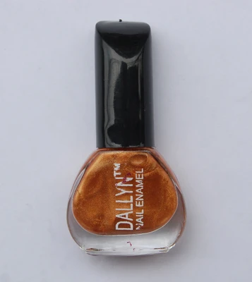 40% OFF on Dallyn Nail Polish 6 ml Shiny Golden