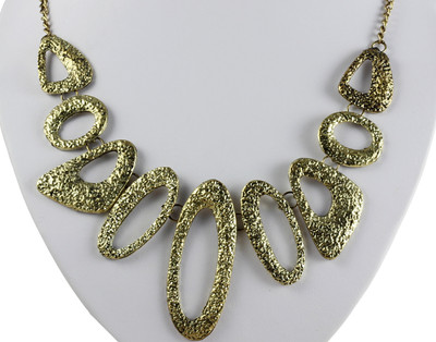 37% OFF on Vinnis Metal, Alloy Necklace 37% OFF on Vinnis Metal, Alloy Necklace