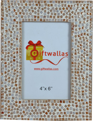 39% OFF on Giftwallas Glass Photo Frame
