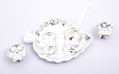 4% OFF on Ojas Pimpal Pan Silver Plated Pooja & Thali Set 4% OFF on Ojas Pimpal Pan Silver Plated Pooja & Thali Set