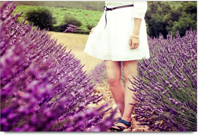 75% OFF on Amy Vintage Red Flower With Girl Paper Print 75% OFF on Amy Vintage Red Flower With Girl Paper Print