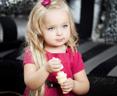 77% OFF on Painting Without Frame - Beautiful Girl Canvas Art