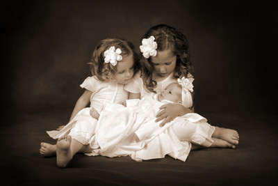 46% OFF on oshi - Caring Sisters Paper Print 46% OFF on oshi - Caring Sisters Paper Print