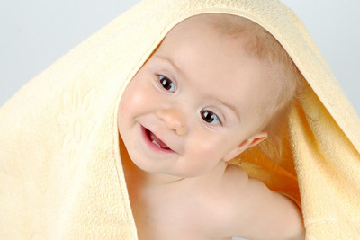 31% OFF on oshi - Cute Baby with Yellow Towel Paper Print 31% OFF on oshi - Cute Baby with Yellow Towel Paper Print