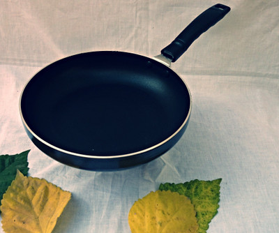 37% OFF on Surya Pan 23 cm diameter Aluminium, Non-stick