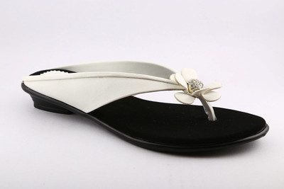 16% OFF on Cenizas Daimond G V Flats