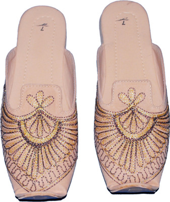 32% OFF on Kolapuri Center Sandals 32% OFF on Kolapuri Center Sandals