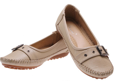 10% OFF on Balujas Starchi Casual Shoes