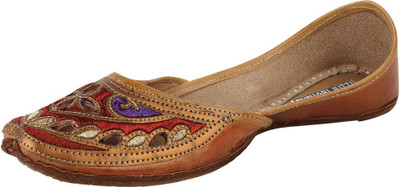 28% OFF on Saashiwear Punjabi Jutis