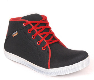 62% OFF on NYN Classic Sneakers 62% OFF on NYN Classic Sneakers