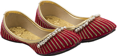 72% OFF on Ridhi Sidhi Embellished With Ghungroos Jutis