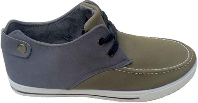49% OFF on StyleToss Green Chukka Sneakers 49% OFF on StyleToss Green Chukka Sneakers