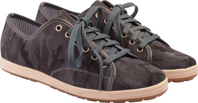 47% OFF on VAPH Urbana Sneakers